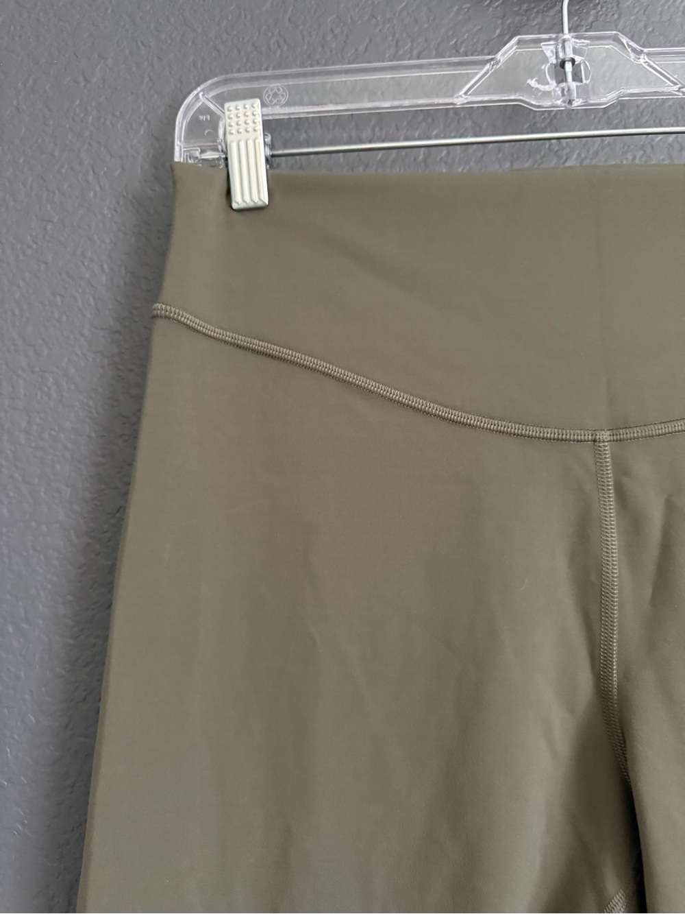 LULULEMON • Wunder Under SmoothCover High-Rise Tight 25" Army Green - size 12 - Picture 4 of 7
